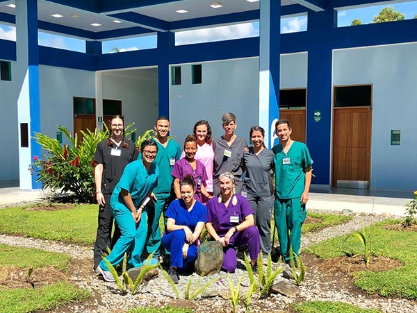 Group of physical therapy students in front of Peruvian Clinic.