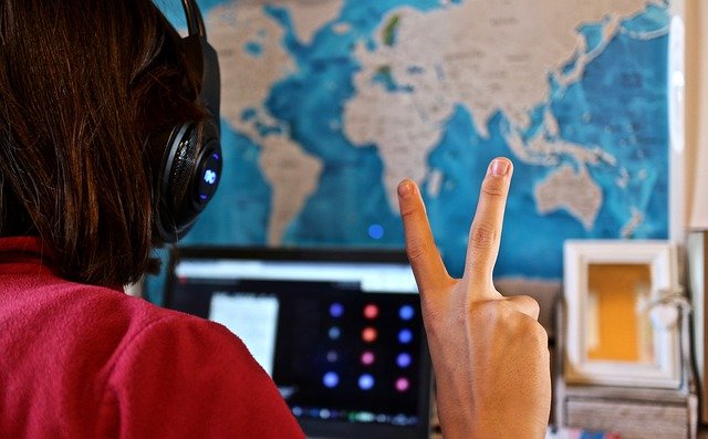 UCF professor teaches American Sign Language via Zoom amid pandemic