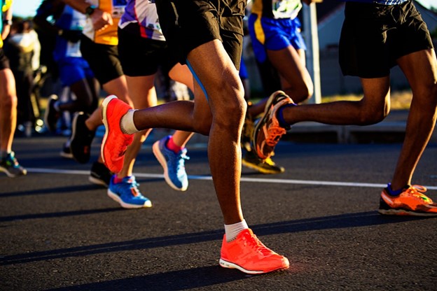 Multiple people's feet while they're running a race.